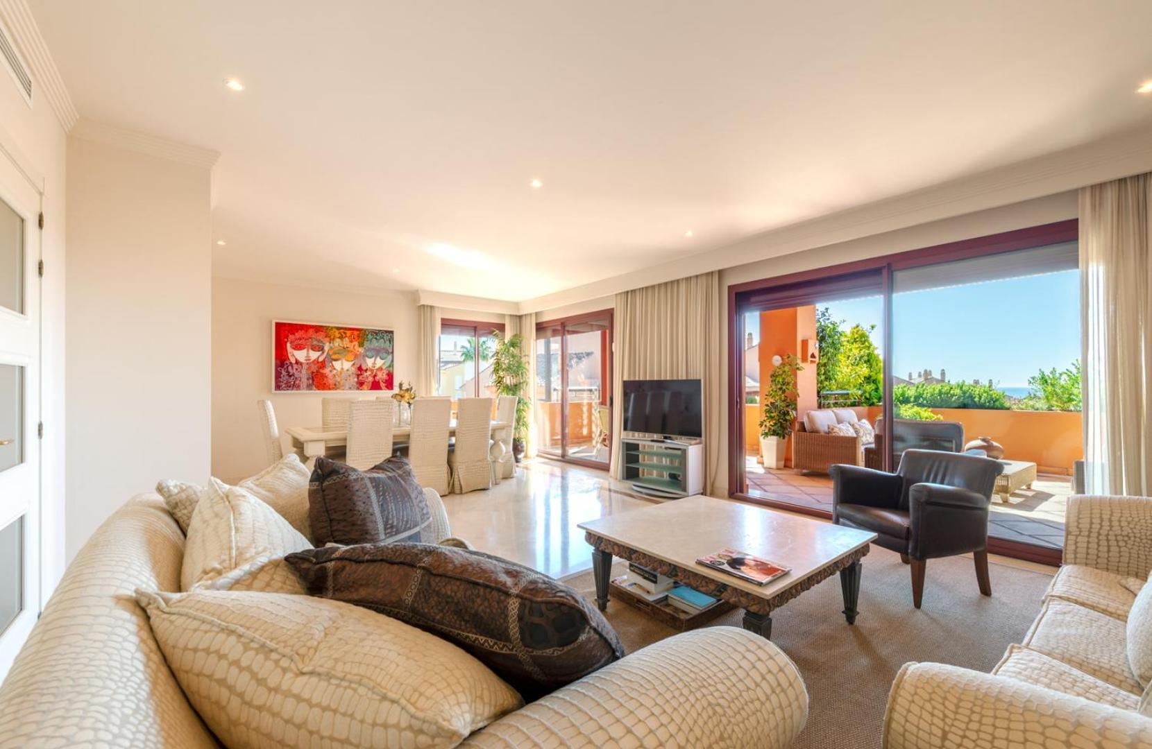 Stylish 4 Bedroom Penthouse Just Steps From Bahia Apartamento Marbella