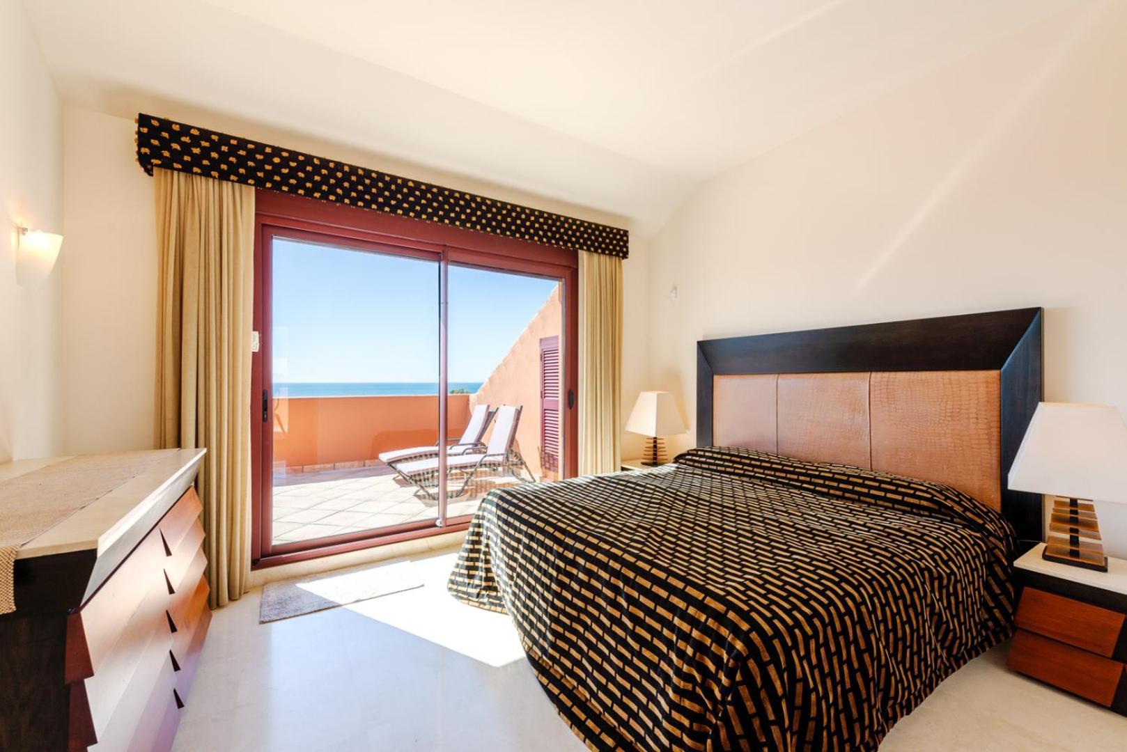 Stylish 4 Bedroom Penthouse Just Steps From Bahia Apartamento