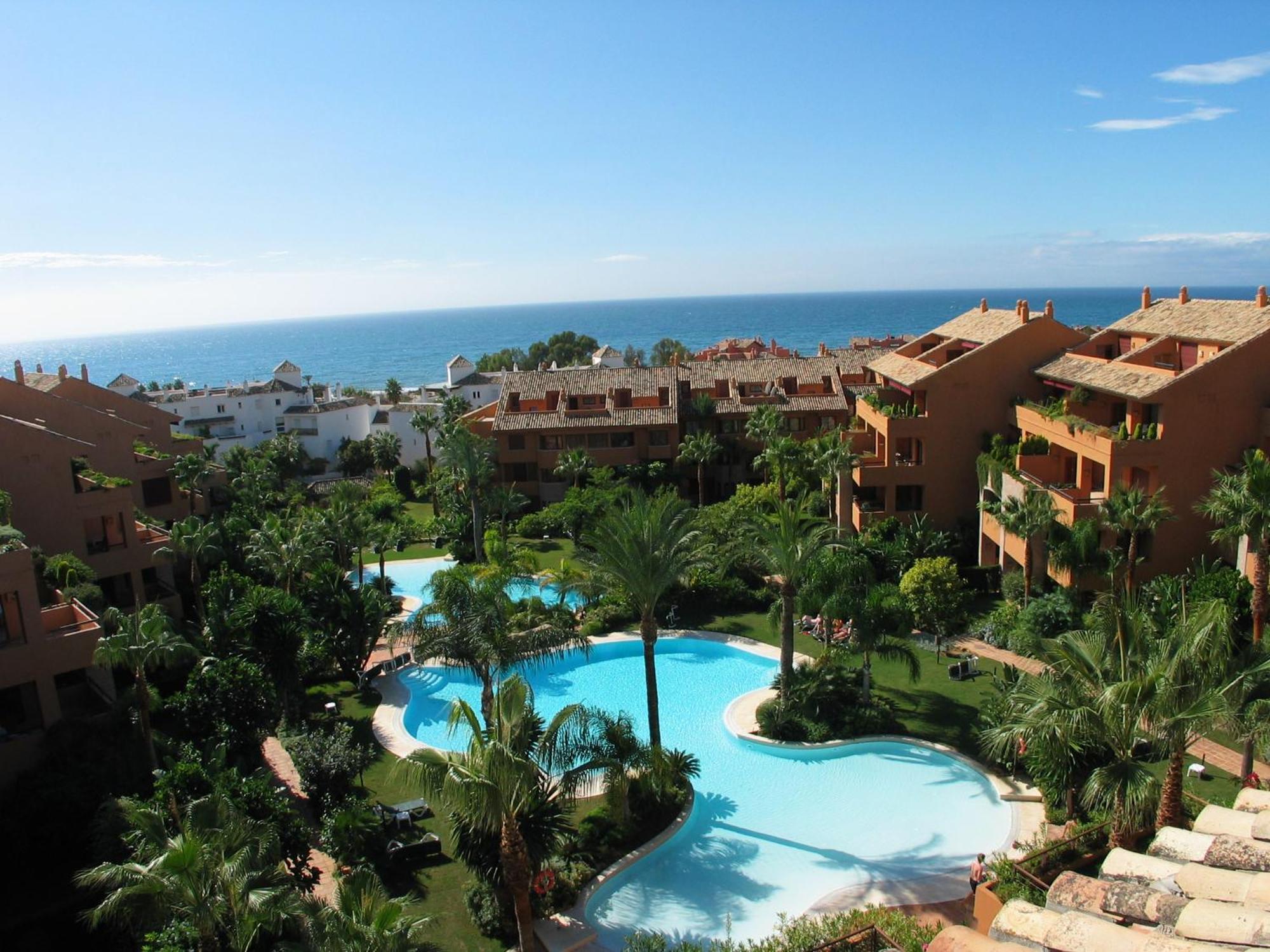 Stylish 4 Bedroom Penthouse Just Steps From Bahia Apartamento Marbella