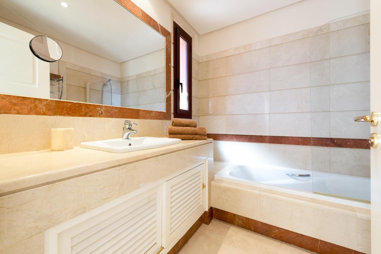 Stylish 4 Bedroom Penthouse Just Steps From Bahia Apartamento